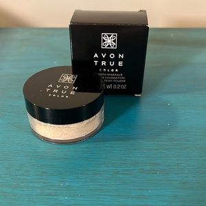 Avon True Color Smooth Minerals Powder Foundation soft Ivory